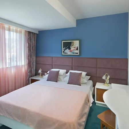 Bella Vista Hotell 4*